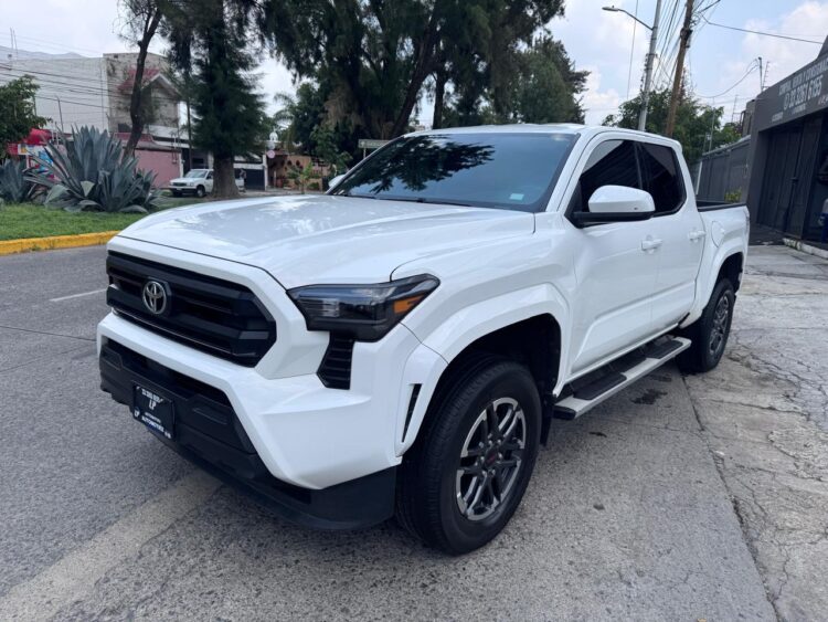 Toyota Tacoma SR 2024